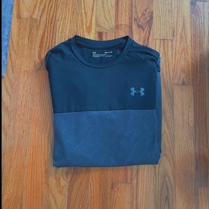 men’s S under armour tee